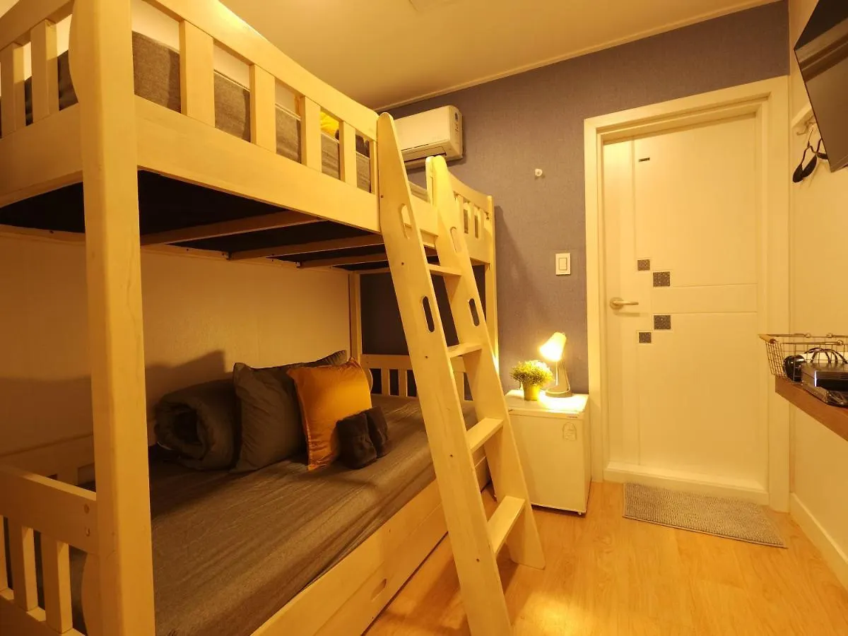 Hostel Oyo Myeongdong 5 Lodge Seoul