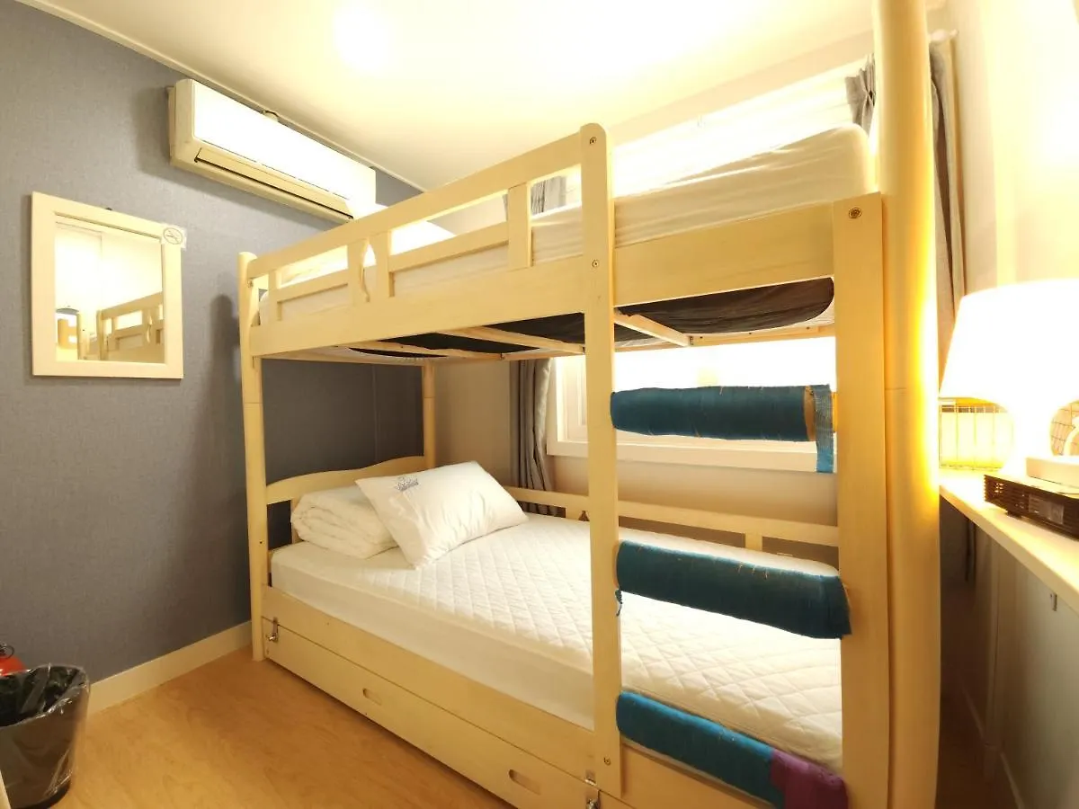 Oyo Myeongdong 5 Lodge Seoul Hostel