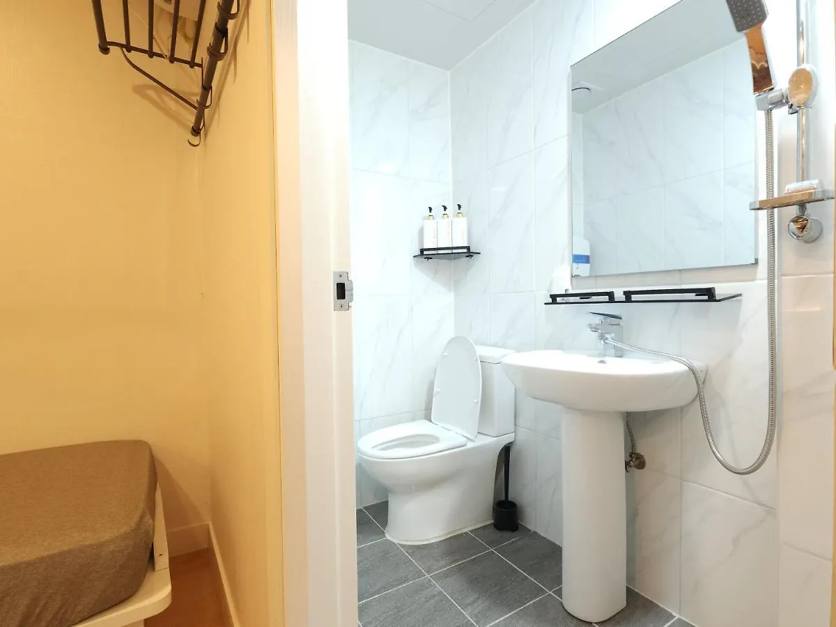 Oyo Myeongdong 5 Lodge Seoul Hostel
